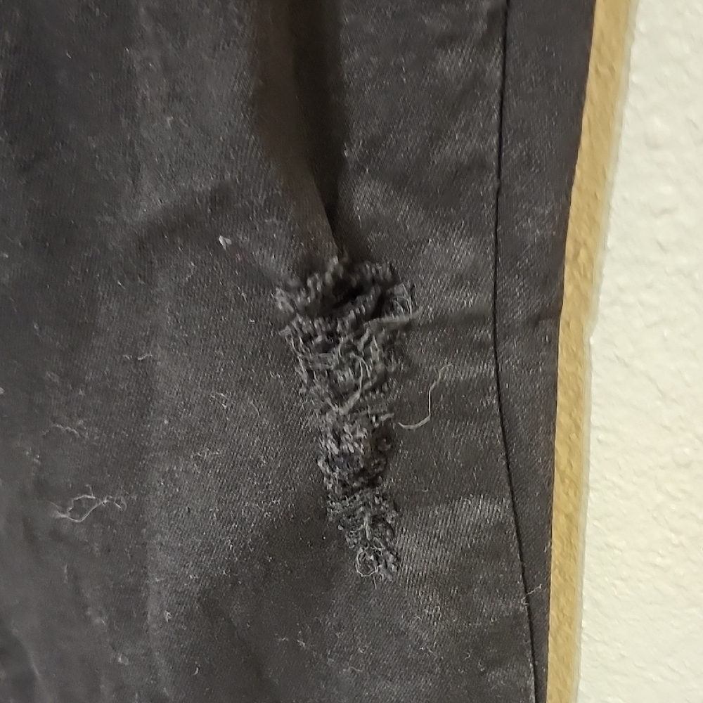 Black Skinny High-Waisted Jeans - Picture 10 of 13